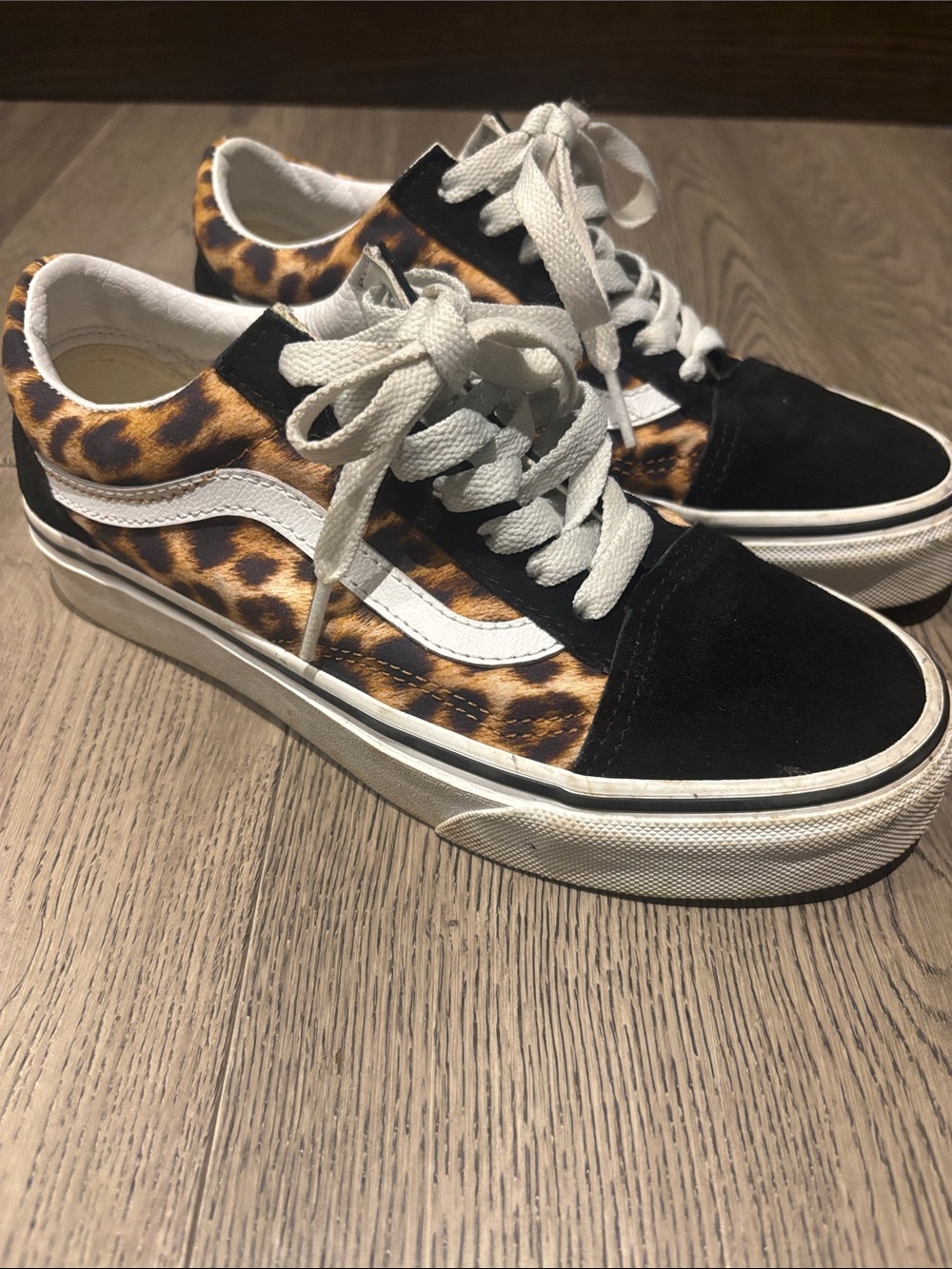 VANS Leopard Print Low-Top Women's Sneakers - SIZE 5